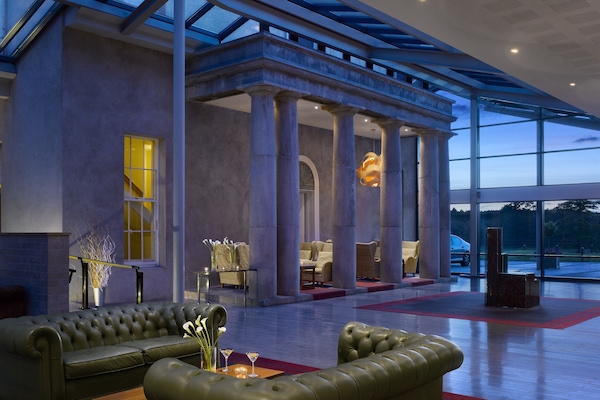 2 bars/lounges