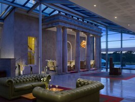 2 bares/lounges