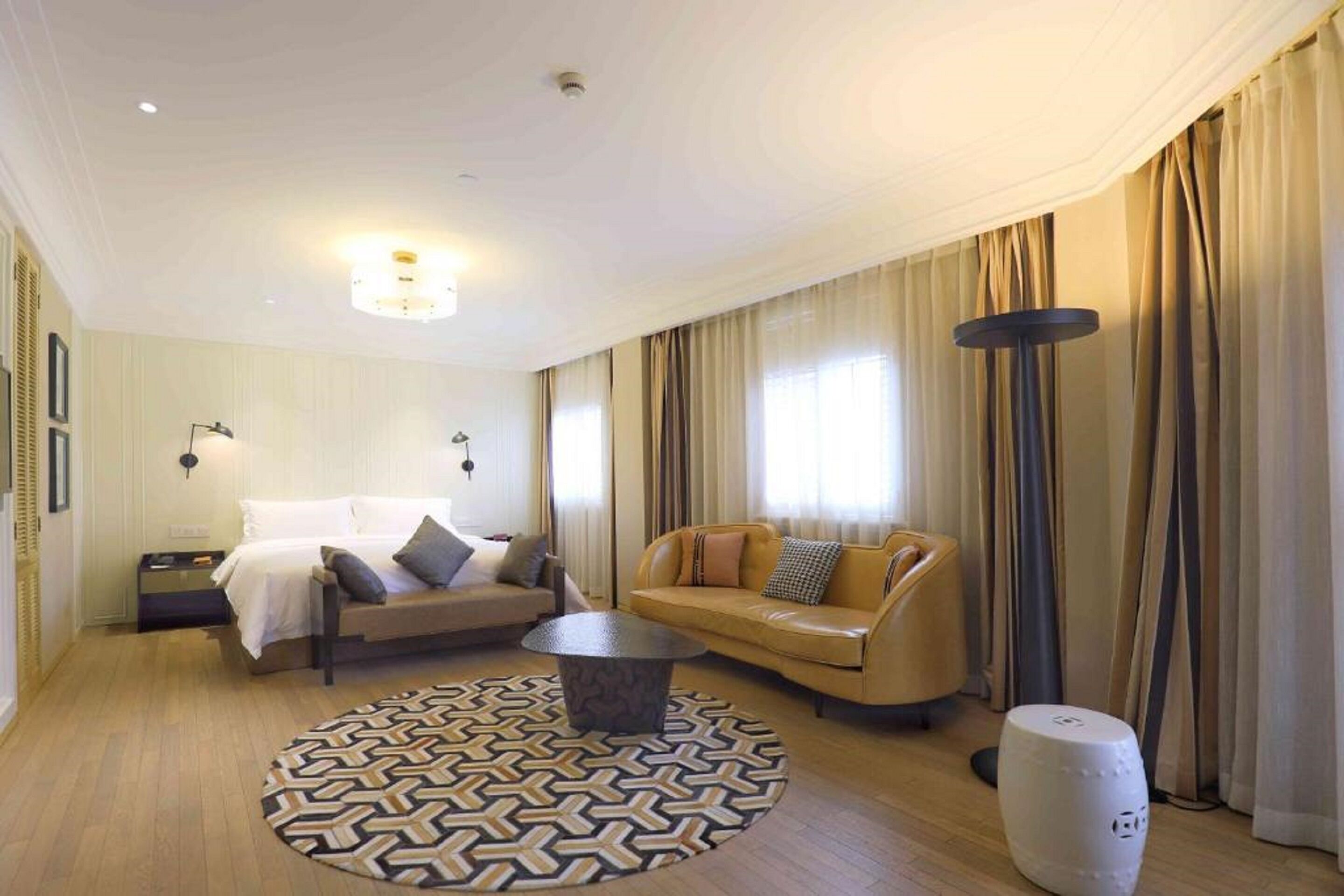 classic double room | 1 bedroom, minibar, in-room safe, desk