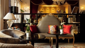 Lobby sitting area - Hotel A LA Commedia (Venice)
