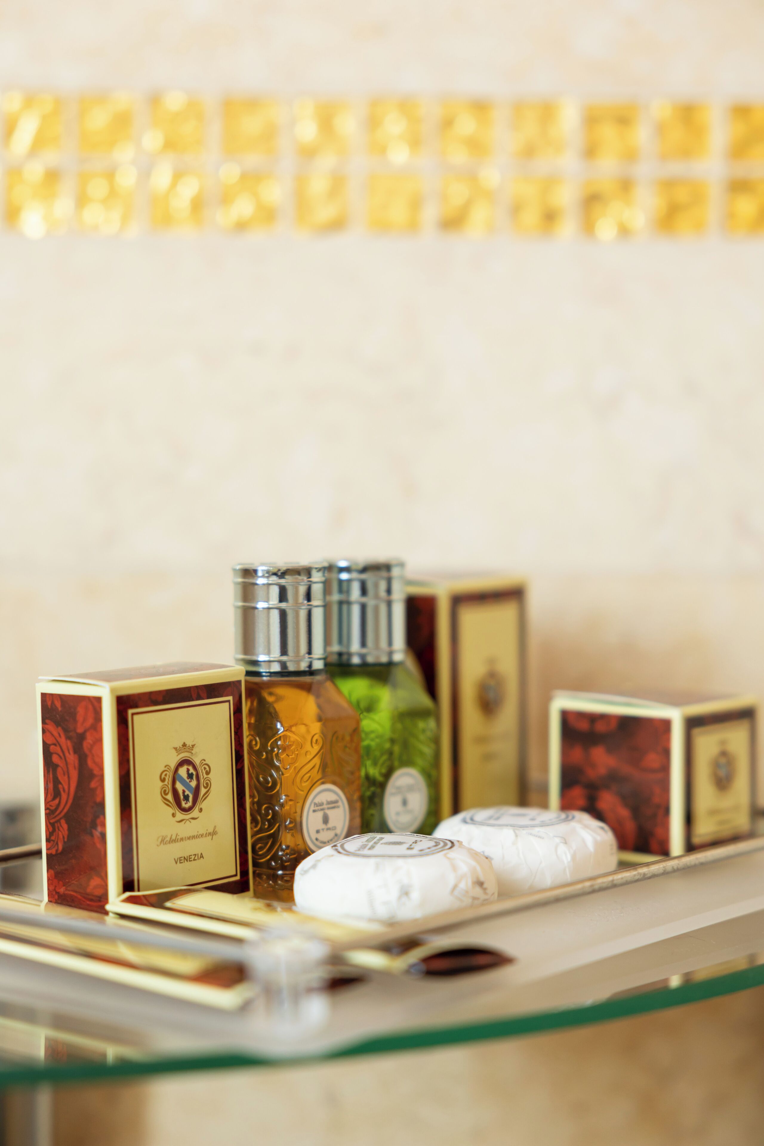 deluxe double or twin room, 1 bedroom | bathroom | combined shower/bathtub, designer toiletries, hair dryer, bidet