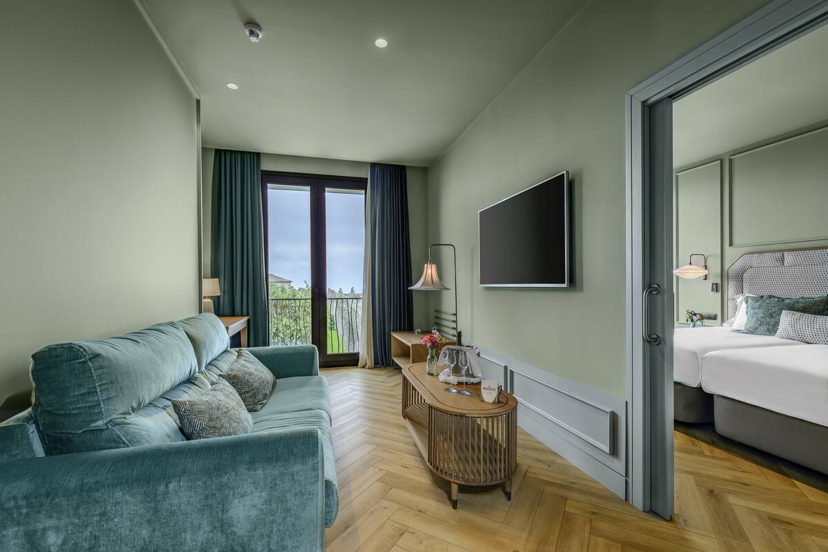 suite | 1 bedroom, minibar, in-room safe, desk