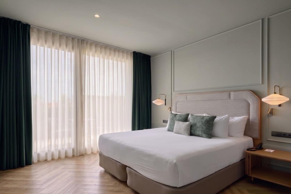 Minibar, in-room safe, desk, soundproofing