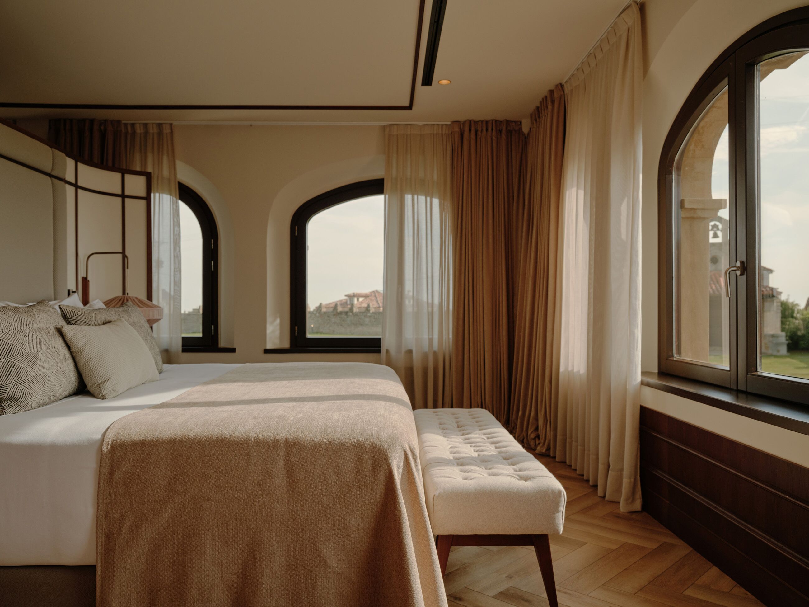 Suite, Tower | Minibar, in-room safe, desk, soundproofing