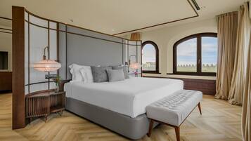 Suite, Tower | Minibar, in-room safe, desk, soundproofing