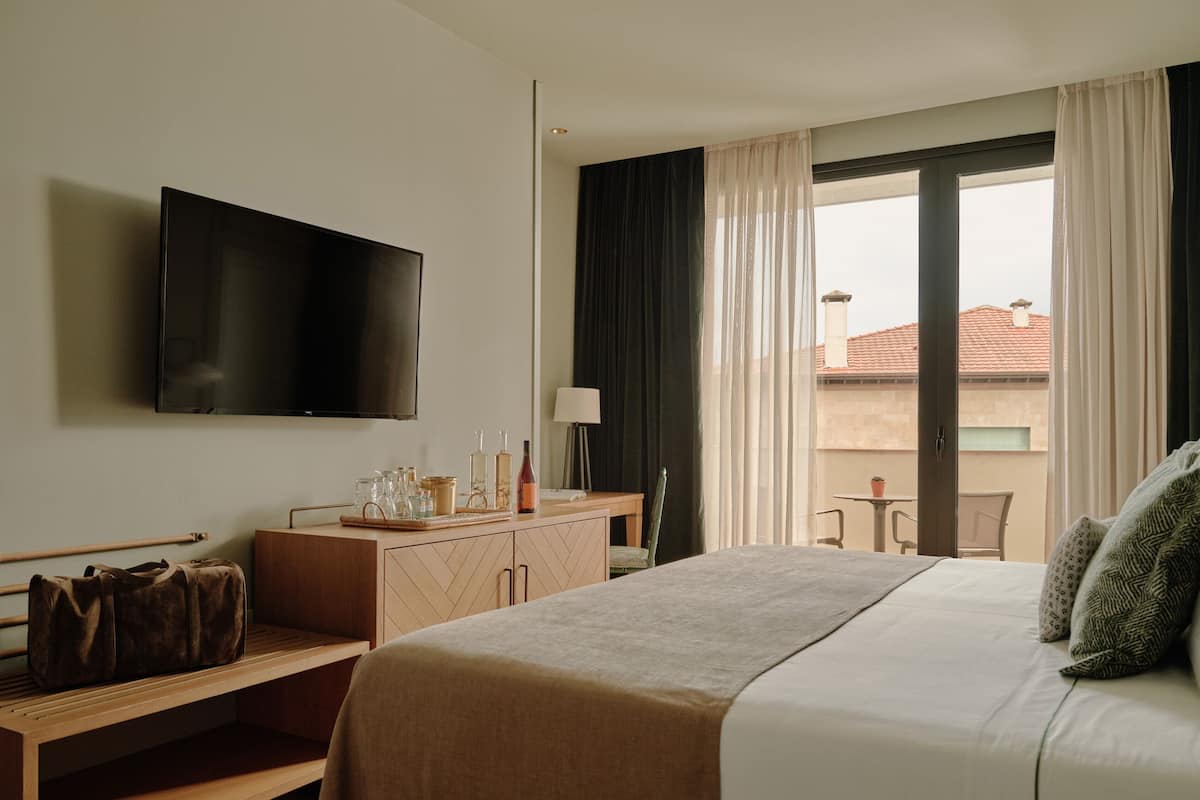 Minibar, in-room safe, desk, soundproofing