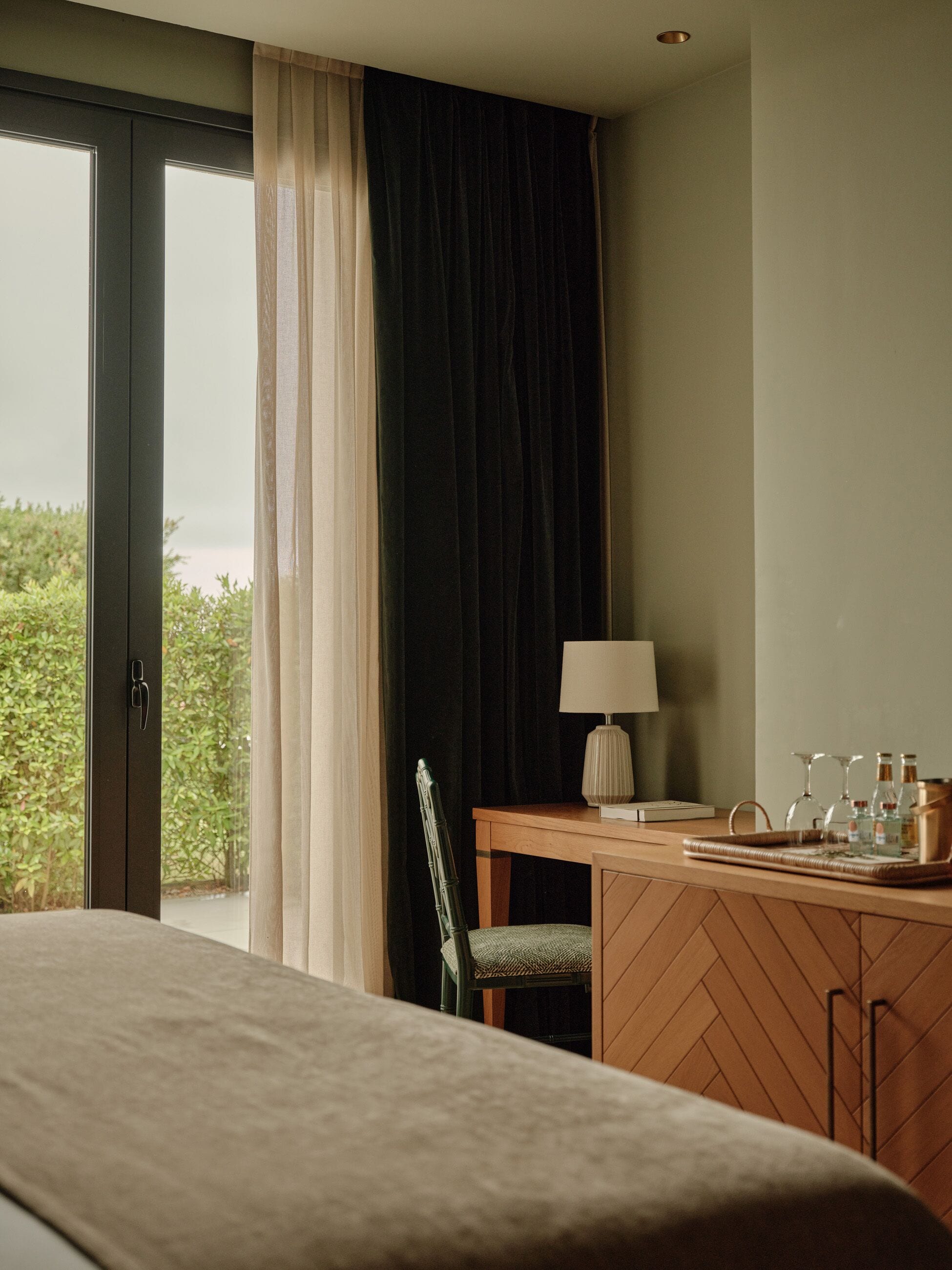 Jr Suite with Garden | Minibar, in-room safe, desk, soundproofing