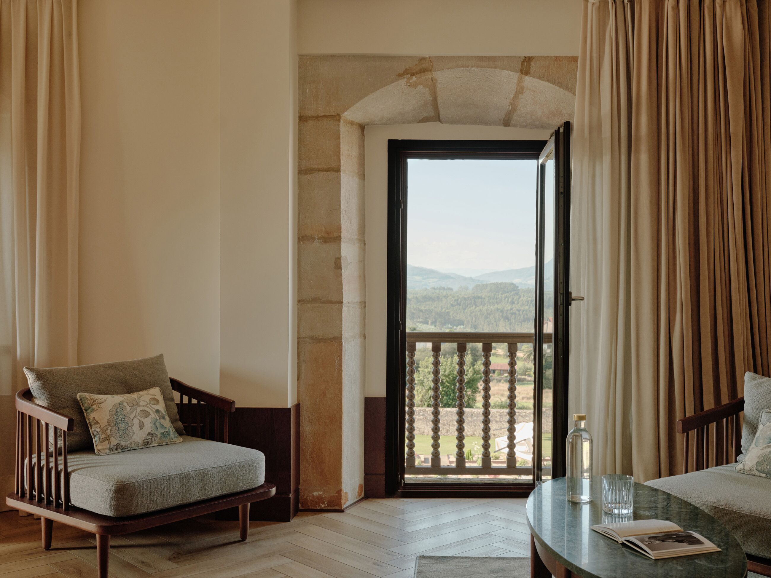 Panoramic Suite | Minibar, in-room safe, desk, soundproofing