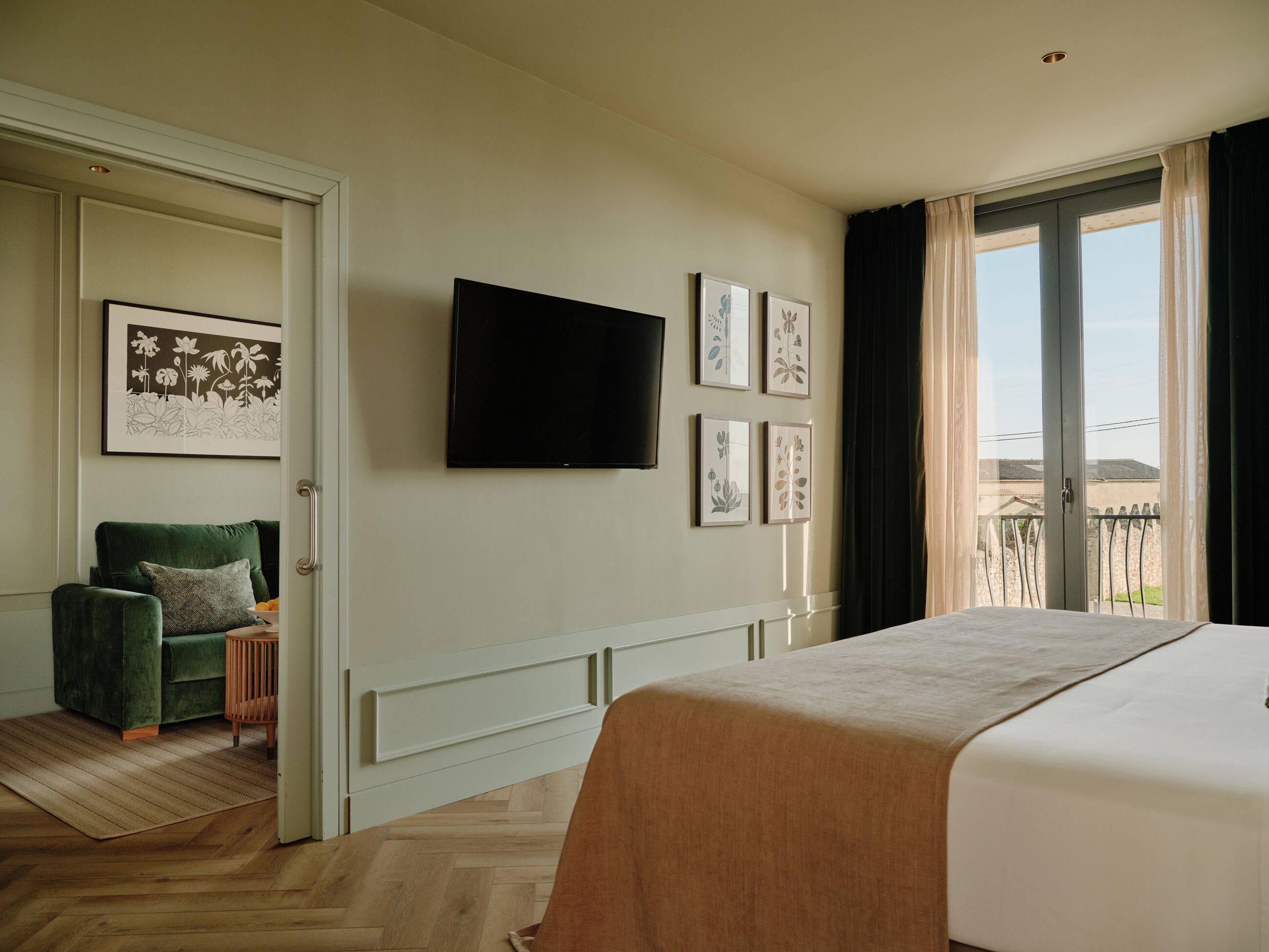 Minibar, in-room safe, desk, soundproofing