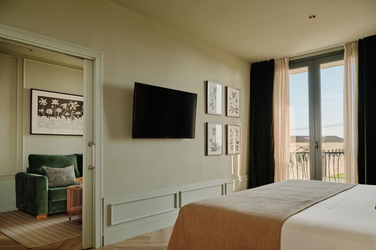 Minibar, in-room safe, desk, soundproofing