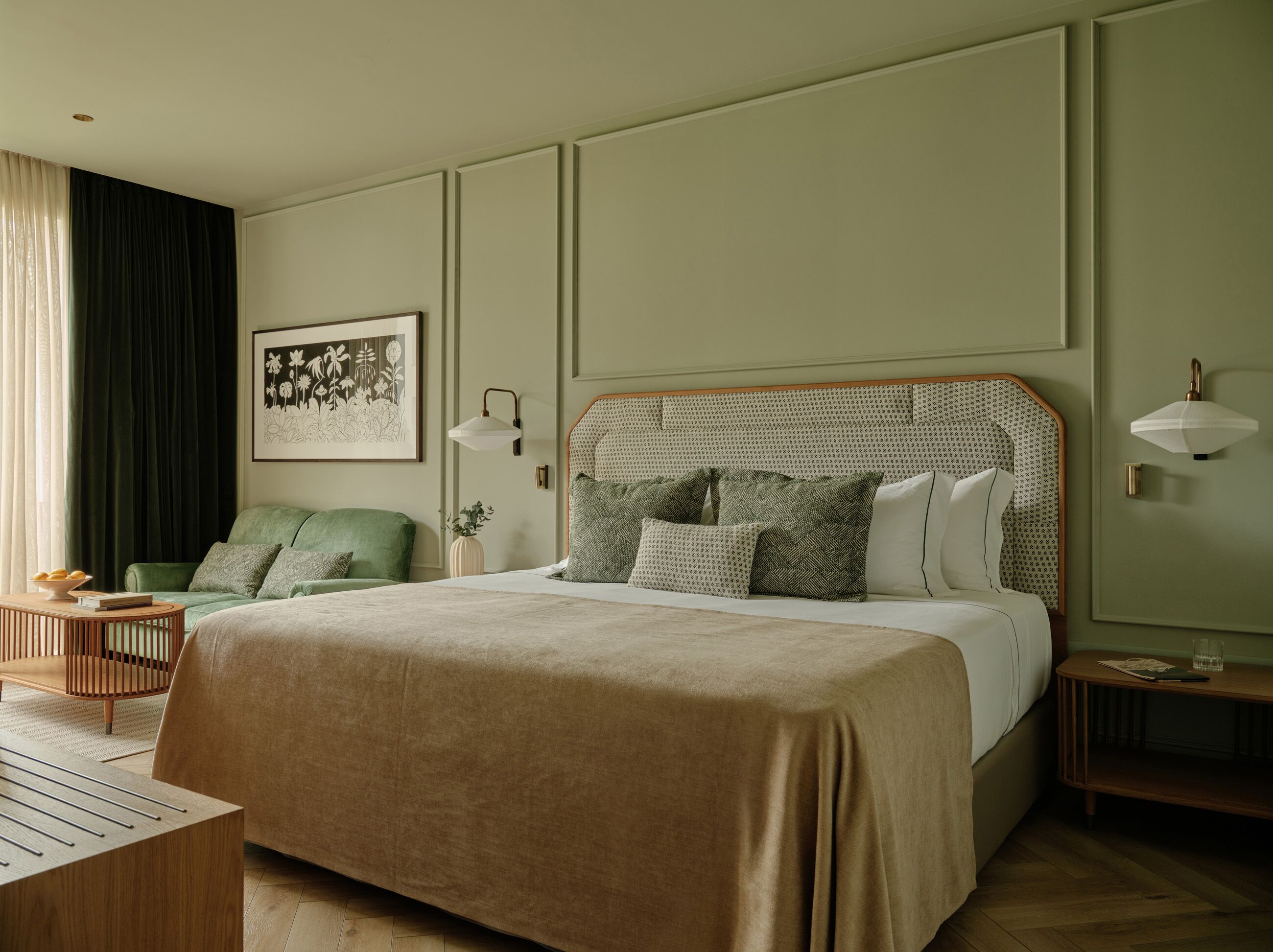 Junior Suite | Minibar, in-room safe, desk, soundproofing