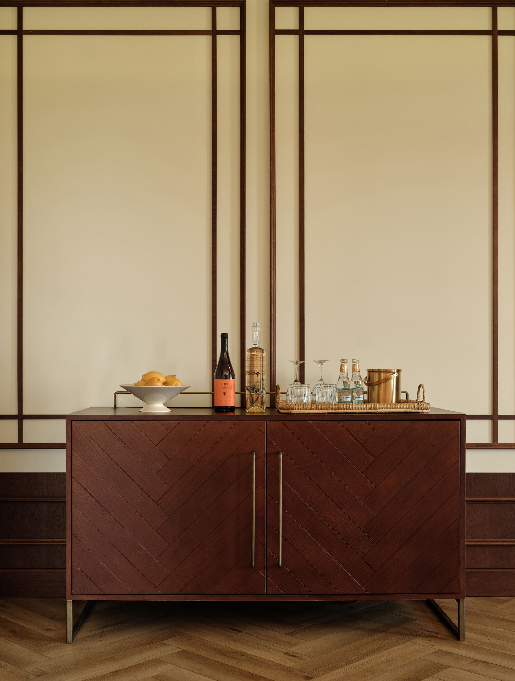 Suite, en una planta alta | Minibar, caja fuerte, escritorio y sistema de insonorización