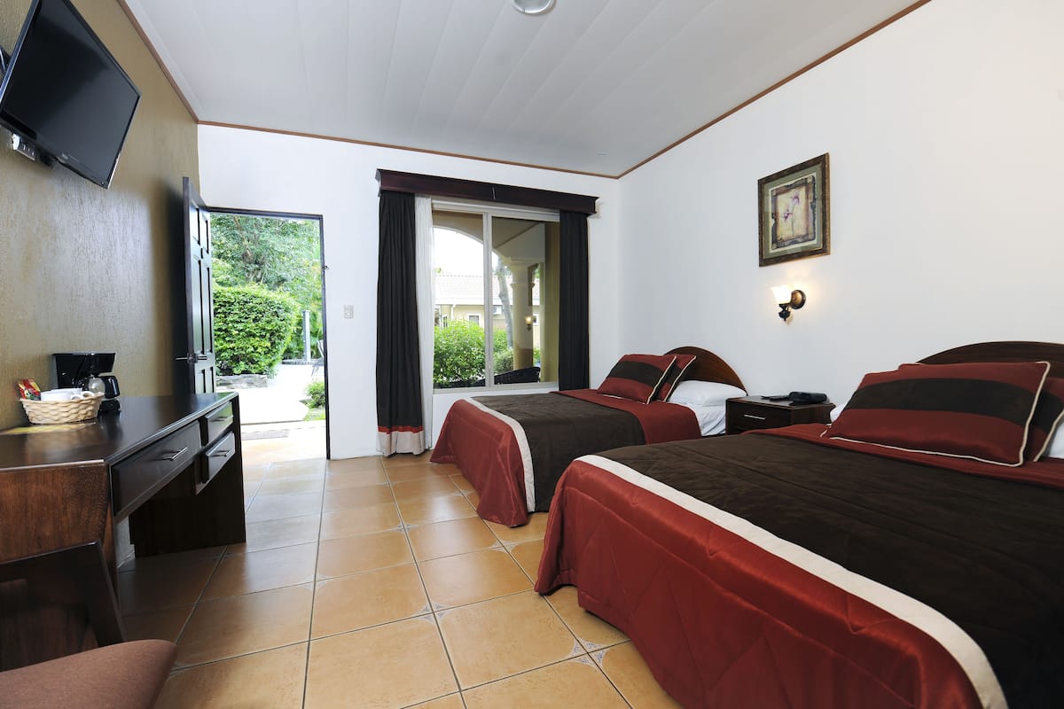 Kamar Double Standar, 2 Tempat Tidur Double | Brankas