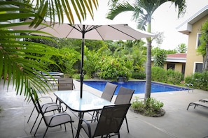 Outdoor pool - Hotel Robledal (San Antonio)
