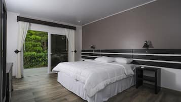 Habitación superior, 1 cama King size, vista al jardín | Vista al jardín