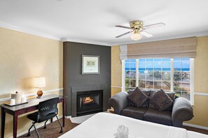 Sengetøy av topp kvalitet, blendingsgardiner og strykejern/-brett