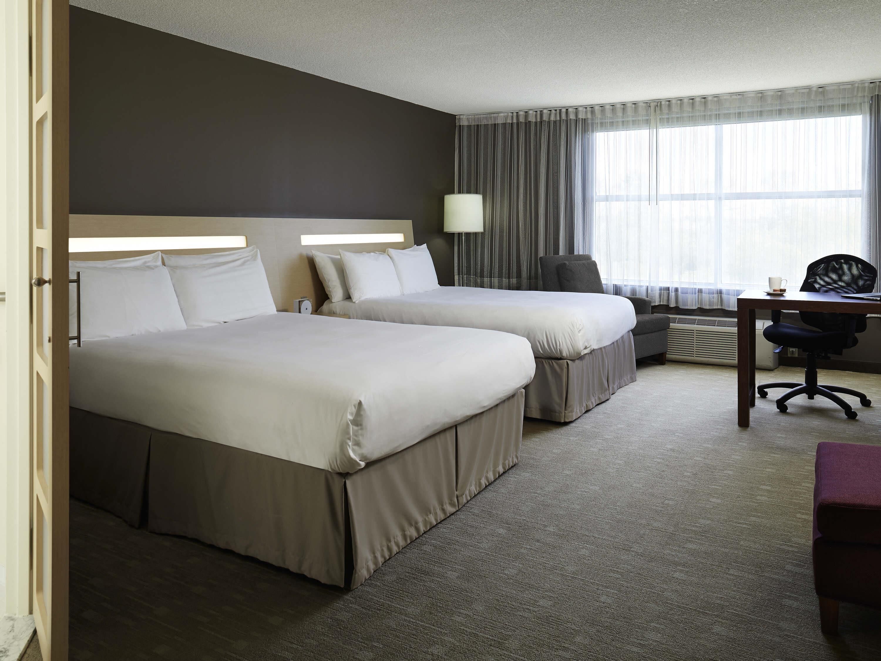 Premium bedding, in-room safe, desk, laptop workspace