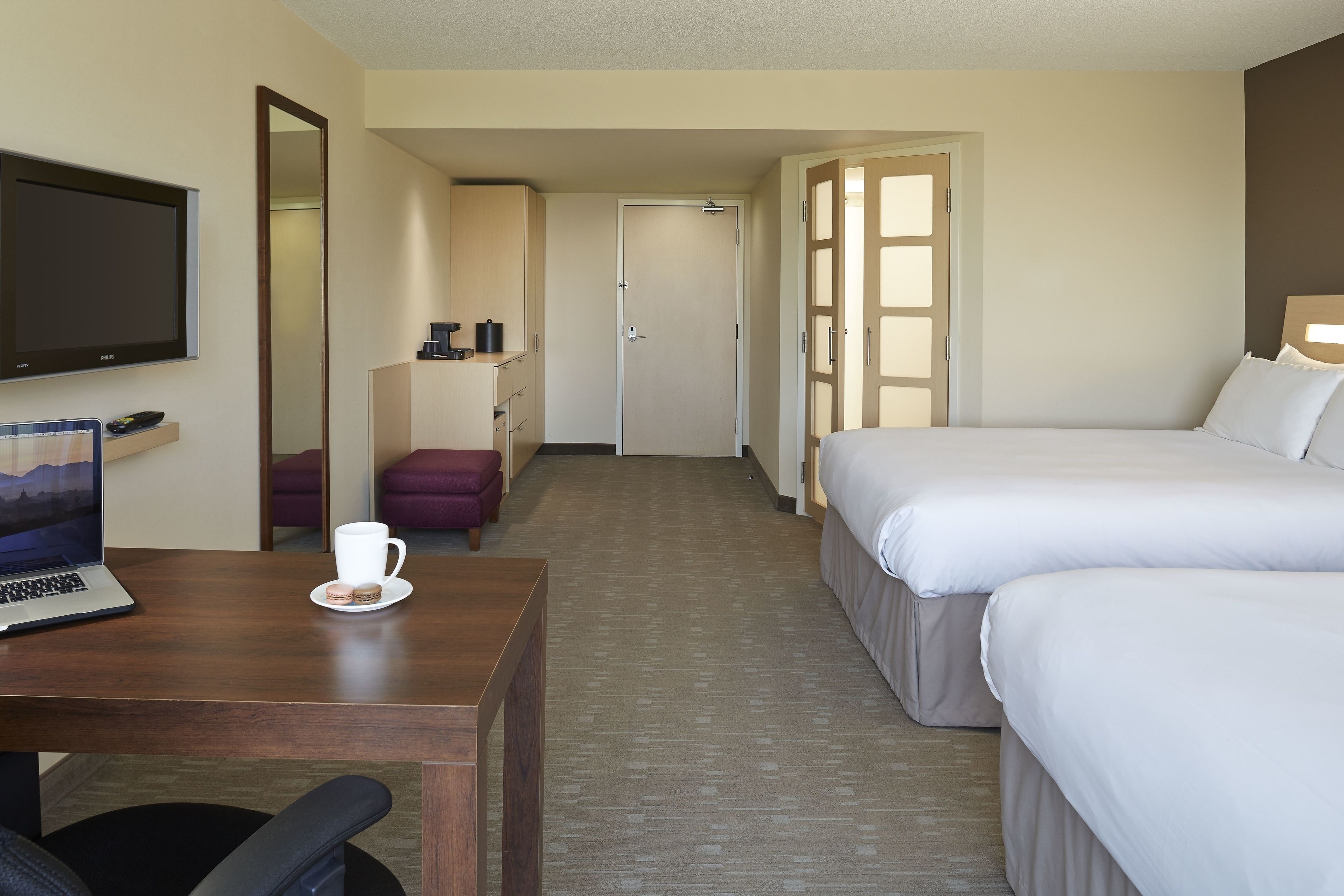 premium bedding, in-room safe, desk, laptop workspace