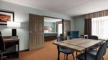 Premium bedding, in-room safe, desk, blackout drapes