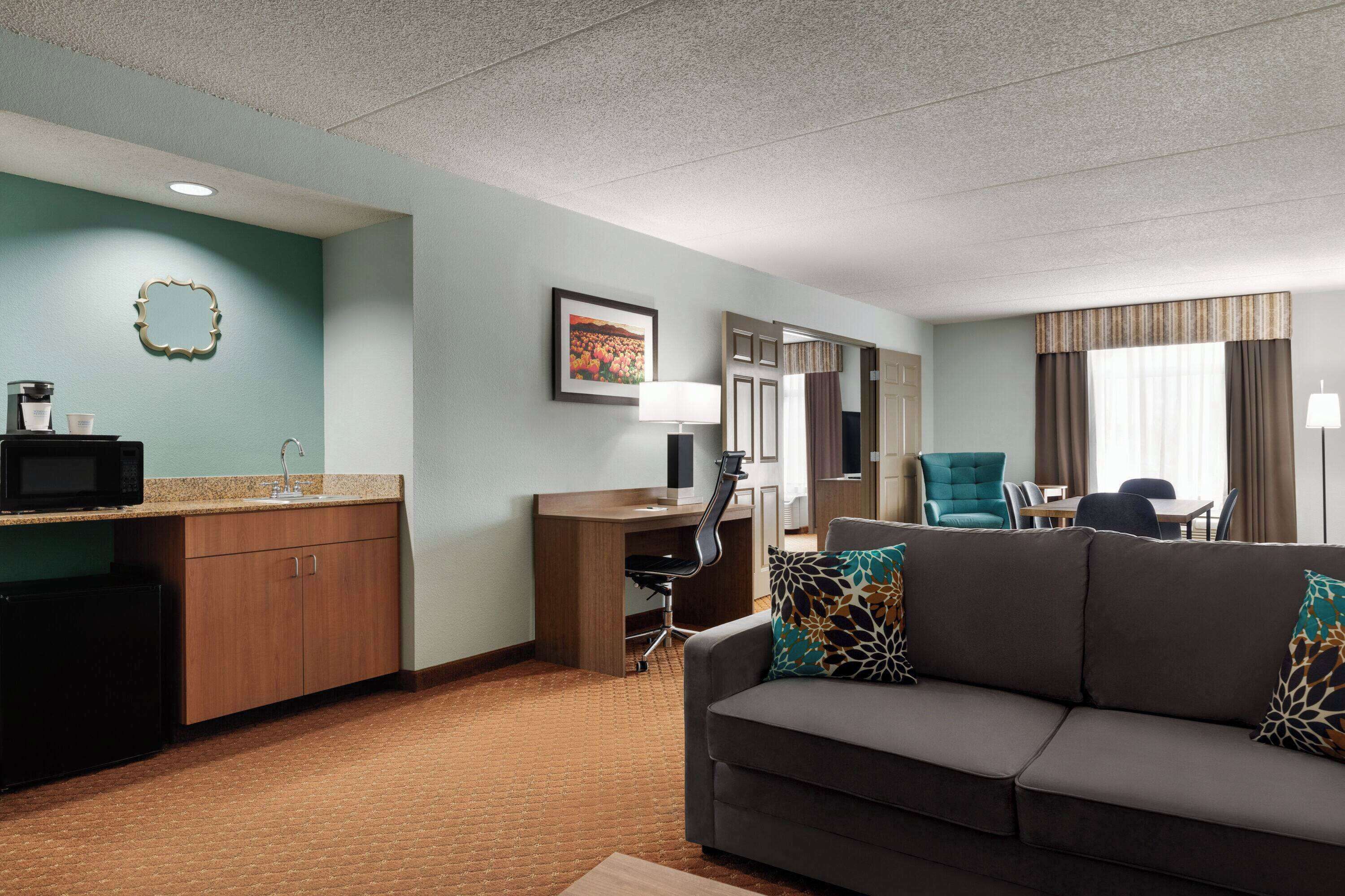 Premium bedding, in-room safe, desk, blackout drapes