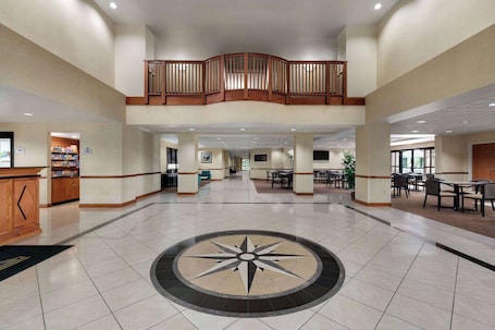 Lobby. Wingate by Wyndham Louisville East