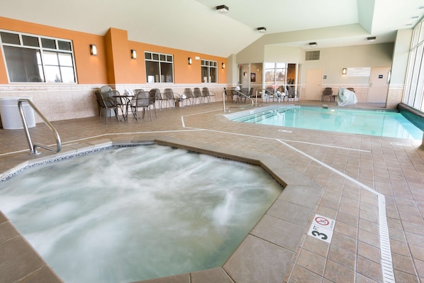 Sisäuima-allas, ulkouima-allas