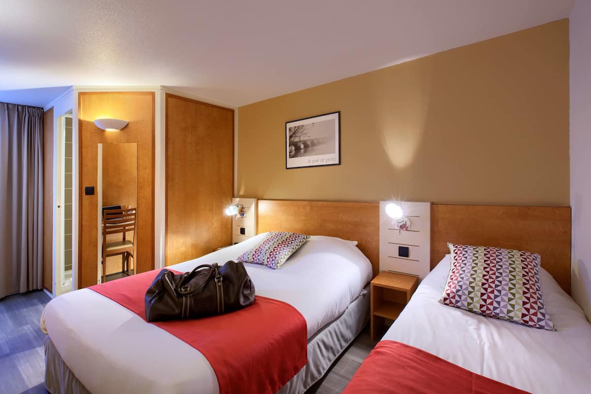 standard room, multiple beds | individually decorated, individually furnished, desk, blackout curtains