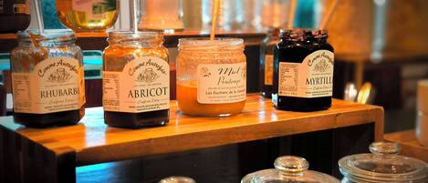 Daily buffet breakfast (EUR 13.50 per person)