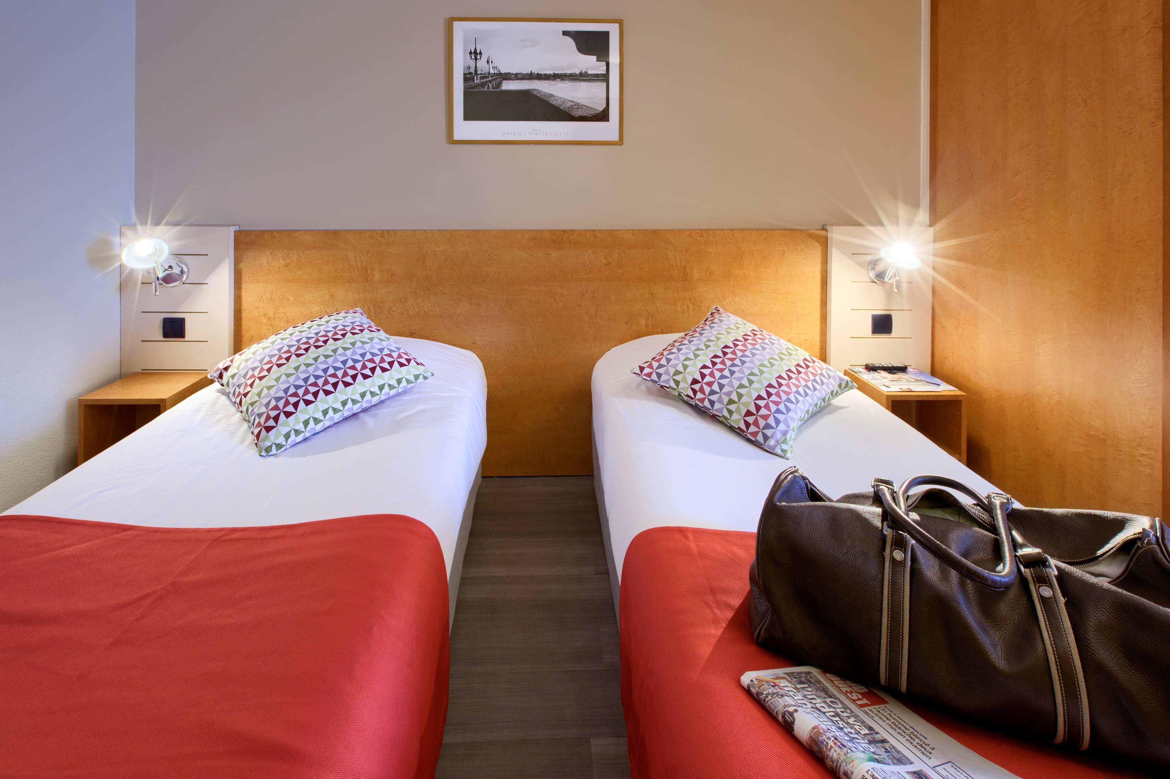 standard room, 2 single beds | individually decorated, individually furnished, desk, blackout curtains