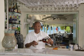 2 bars/lounges - Little Good Harbour (Speightstown)