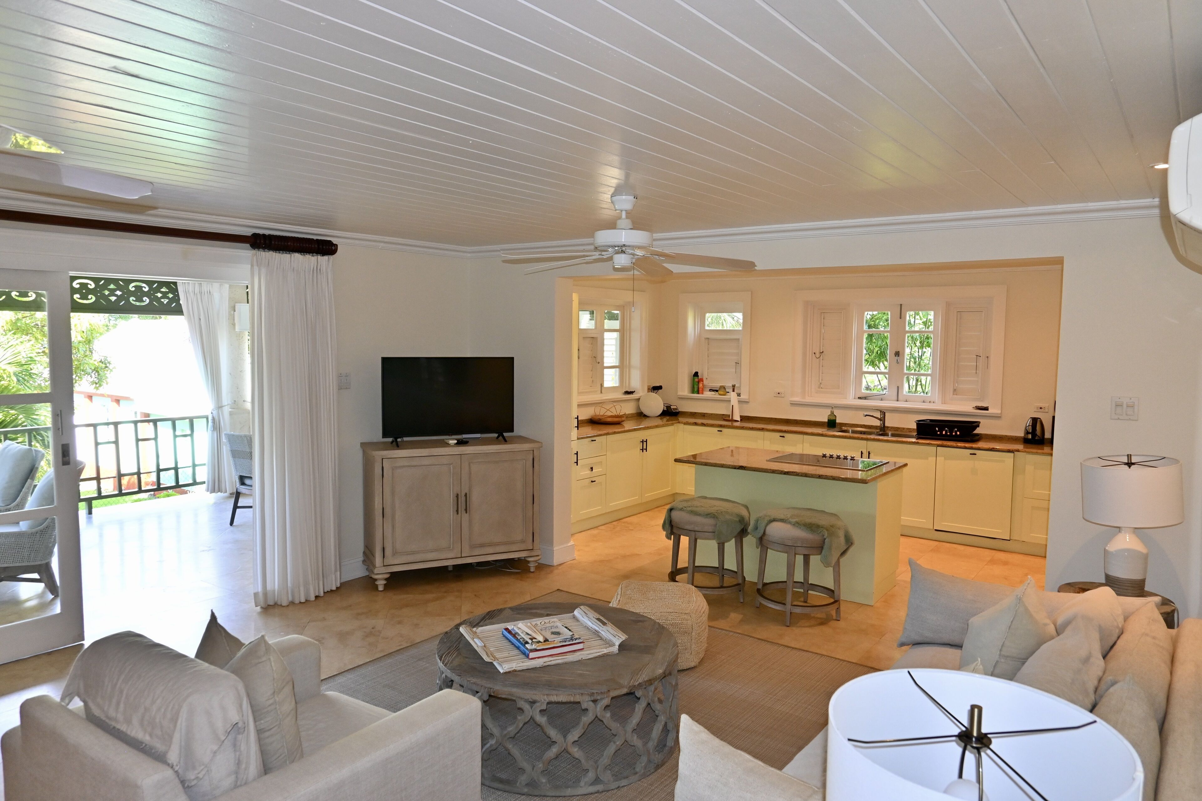 villa, 3 bedrooms | living area | flat-screen tv, books