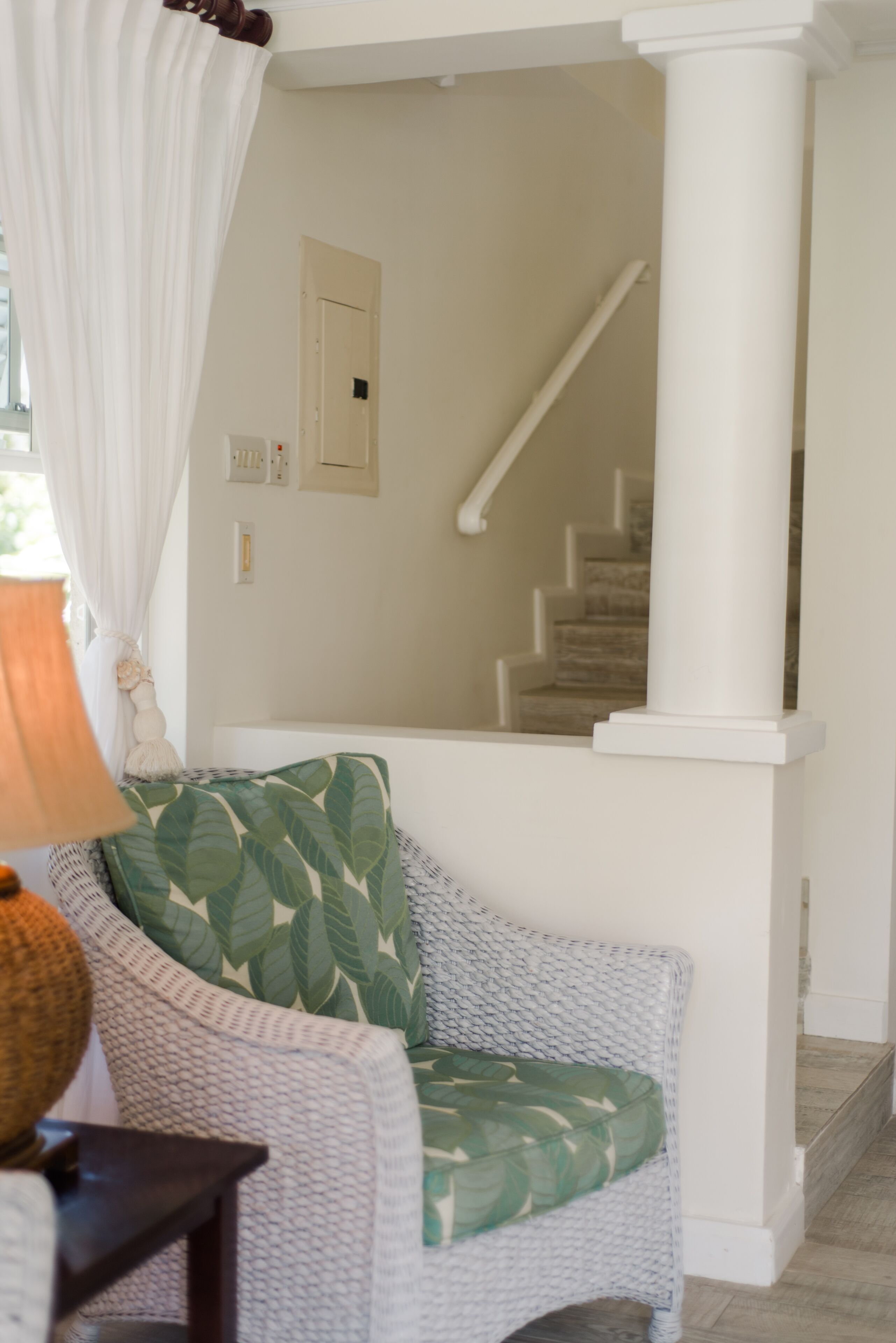 suite, 1 bedroom, garden area | living area | flat-screen tv, books