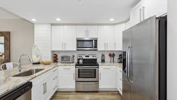 Bloc d'apartaments | Cuina privada | Frigorífic, microones, forn i placa de cuina