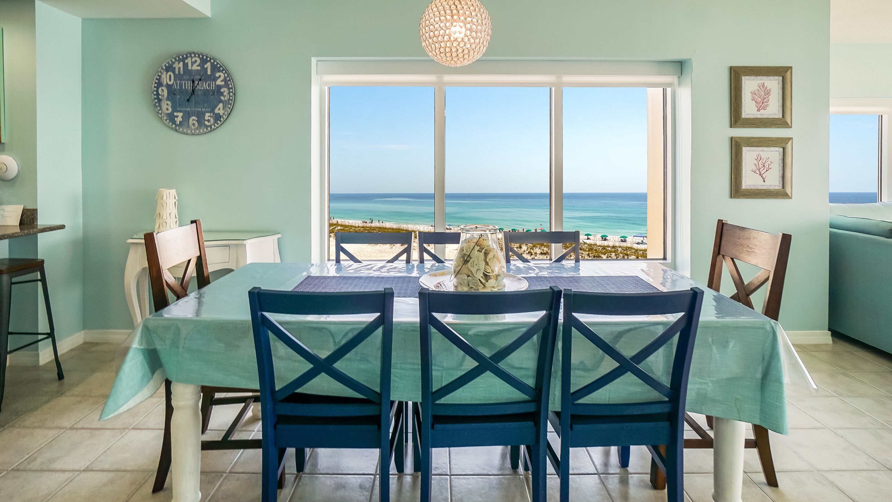 3 Bedrooms Gulf Front Condo, Beach Chairs Included | Phòng ăn