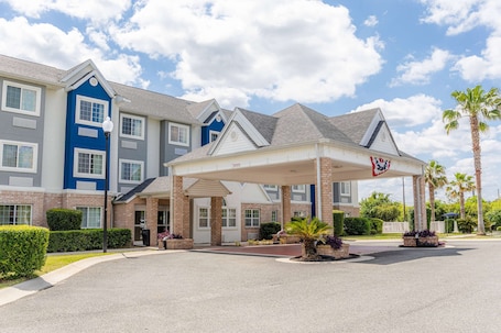 Exterior. Microtel Inn & Suites by Wyndham Kingsland Naval Base I-95