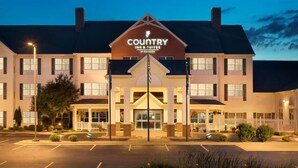 A Country Inn & Suites hotel with a prominent sign, a covered entrance, and a parking lot. - Country Inn & Suites by Radisson, Appleton North, WI (Little Chute)
