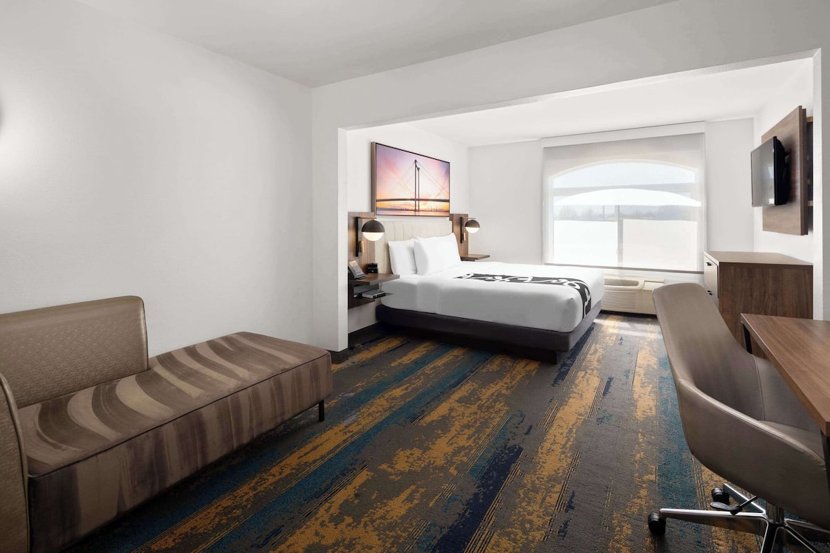 Habitación, 1 cama de matrimonio grande, no fumadores | Ropa de cama de alta calidad, caja fuerte, escritorio