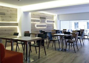 包含每日自助早餐