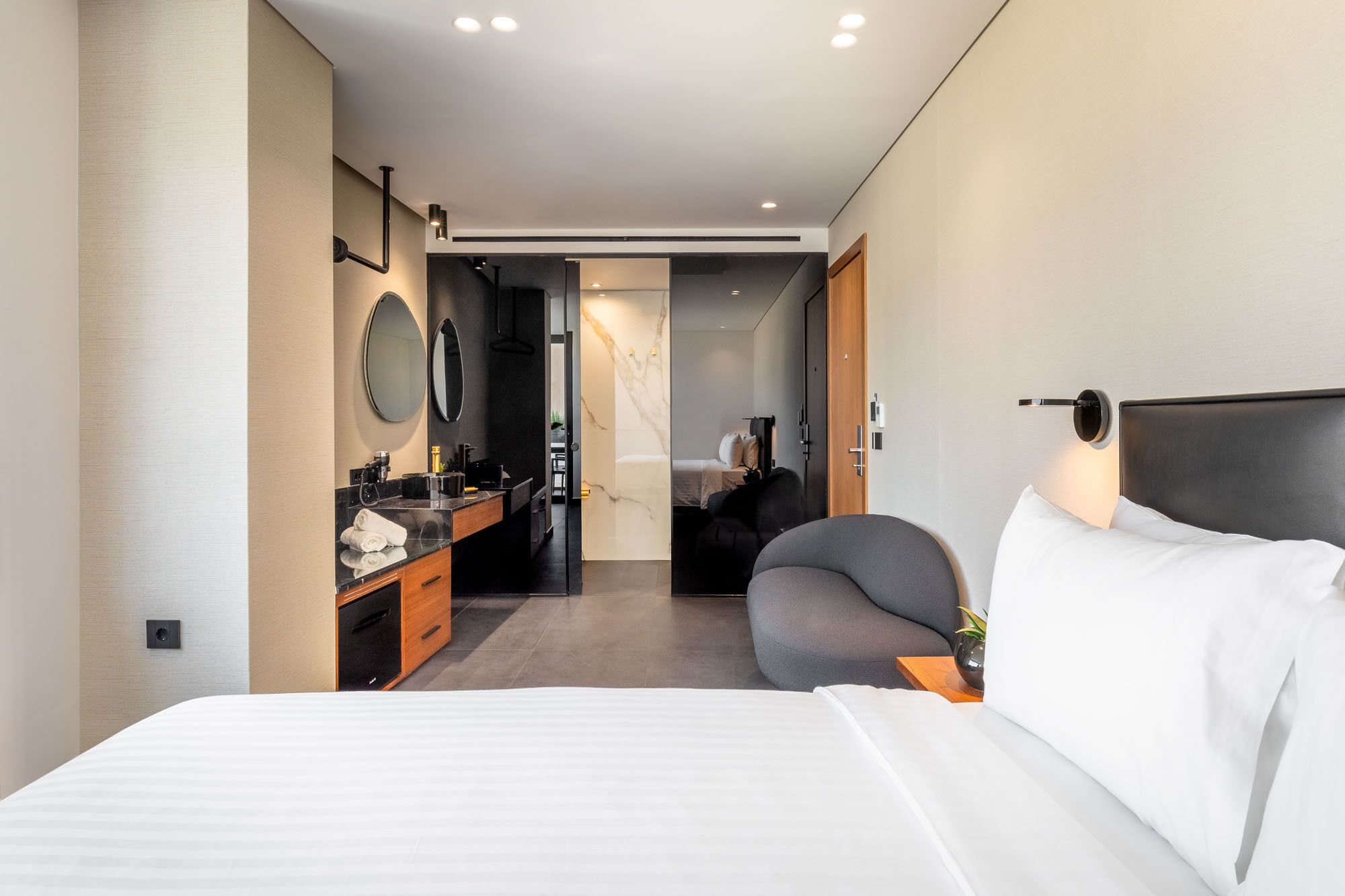 deluxe double room | 1 bedroom, minibar, in-room safe, soundproofing