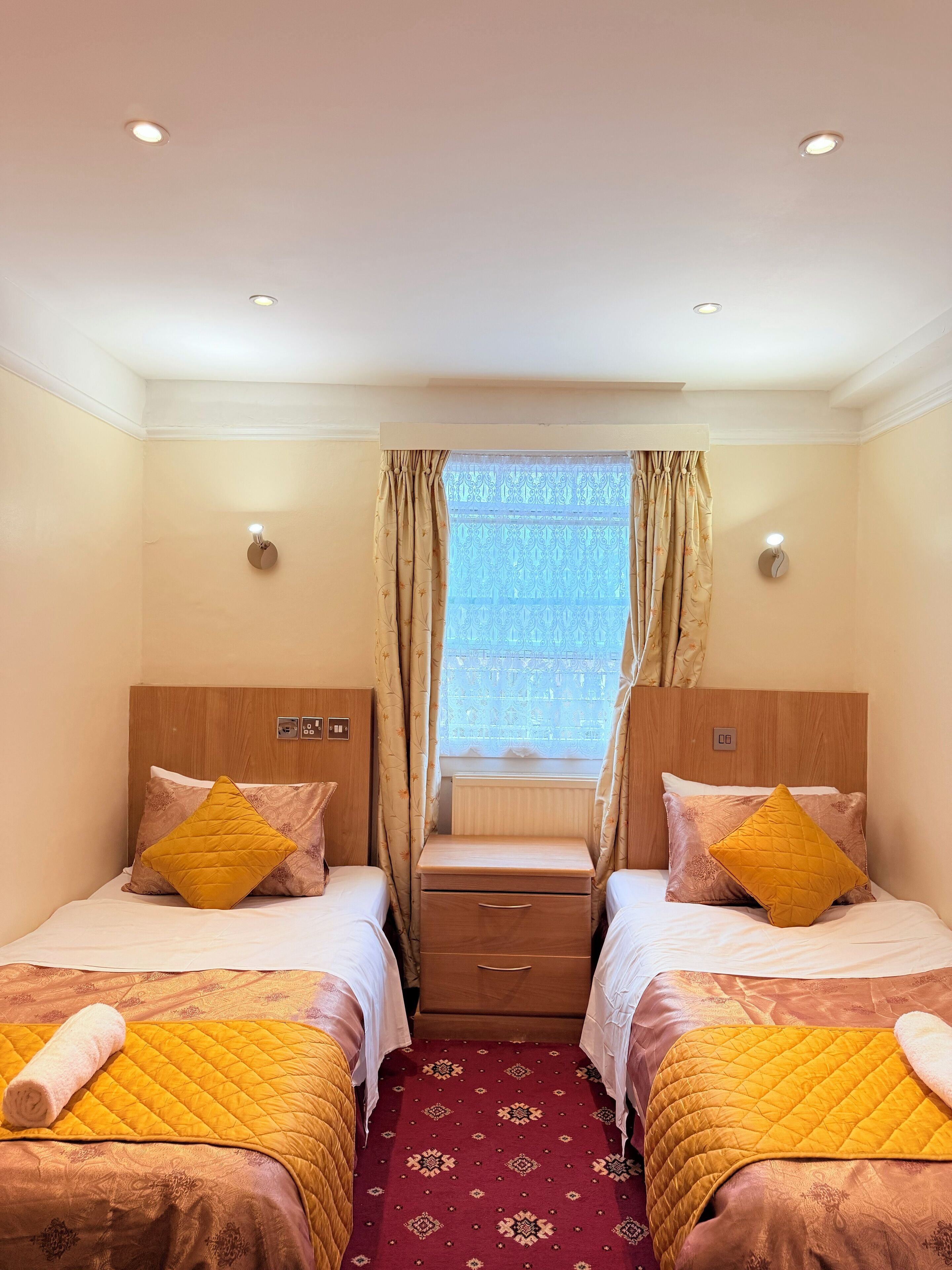 Twin Room | 1 bedroom, in-room safe, soundproofing, free WiFi