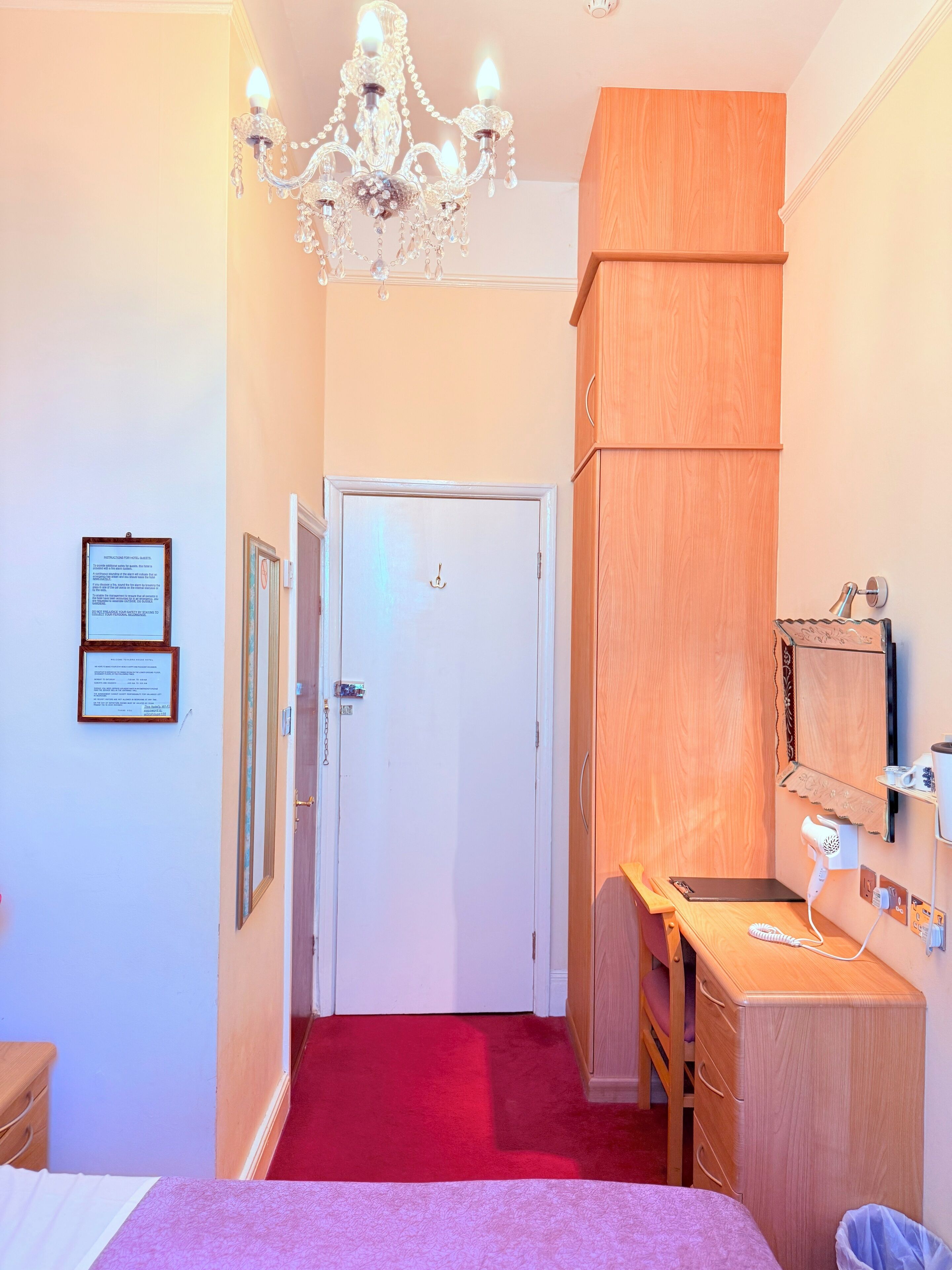 Double Room | 1 bedroom, in-room safe, soundproofing, free WiFi