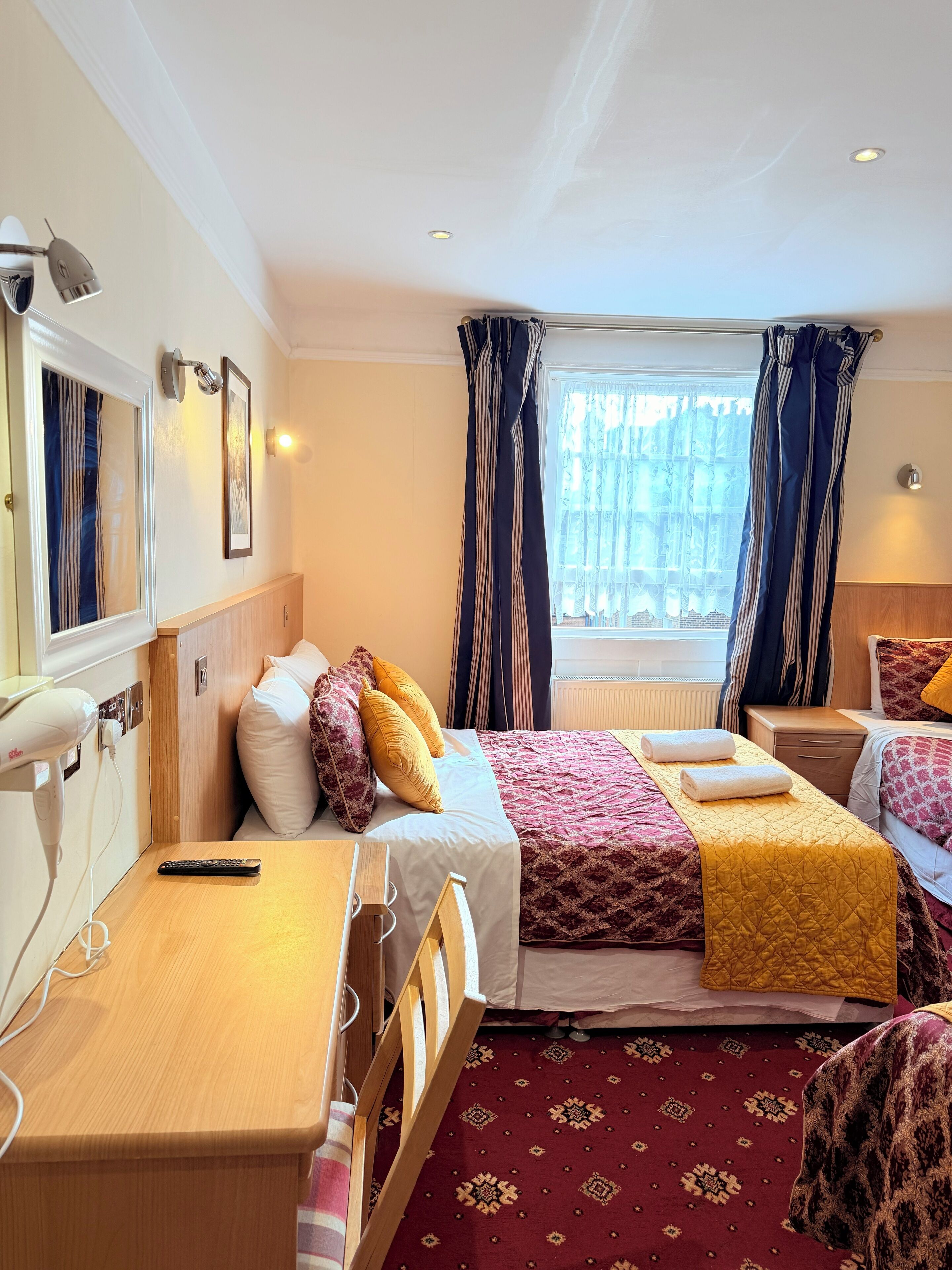 Quadruple Room | 1 bedroom, in-room safe, soundproofing, free WiFi