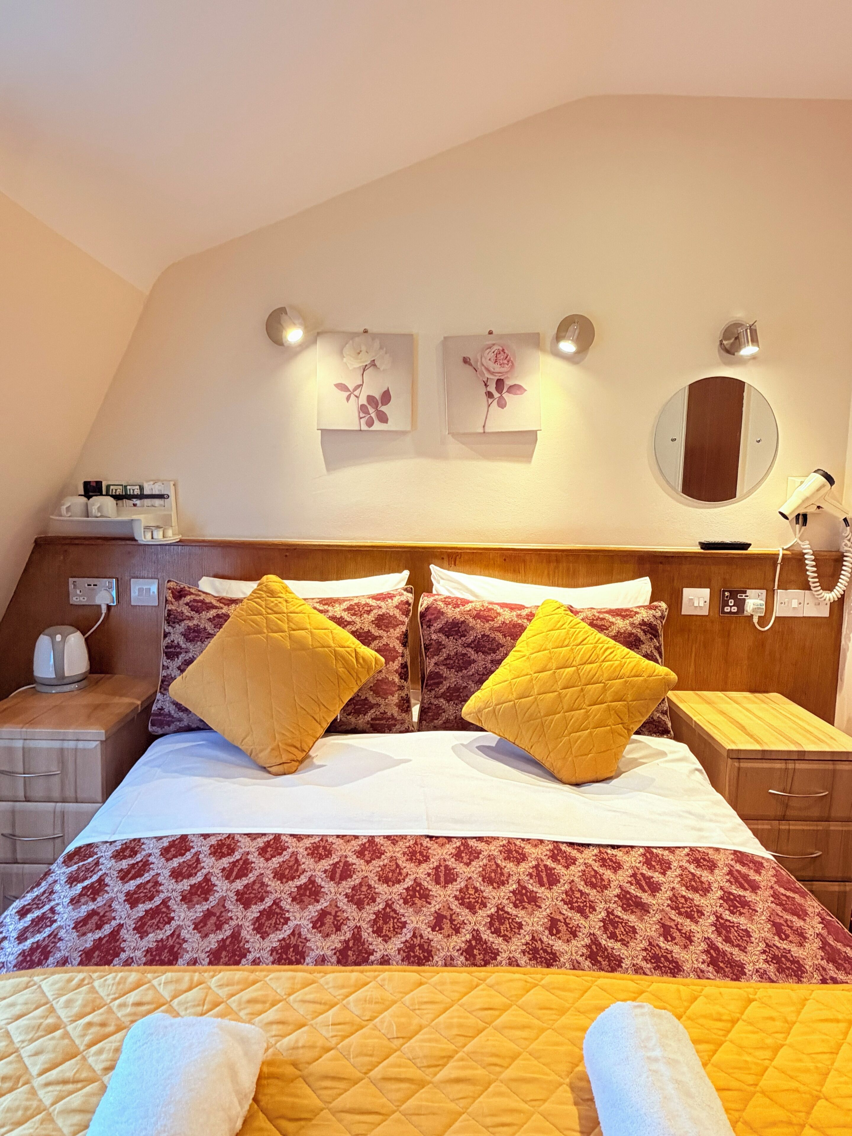 Double Room | 1 bedroom, in-room safe, soundproofing, free WiFi