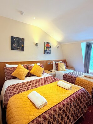 Triple Room | 1 bedroom, in-room safe, soundproofing, free WiFi - Albro House Hotel (London)