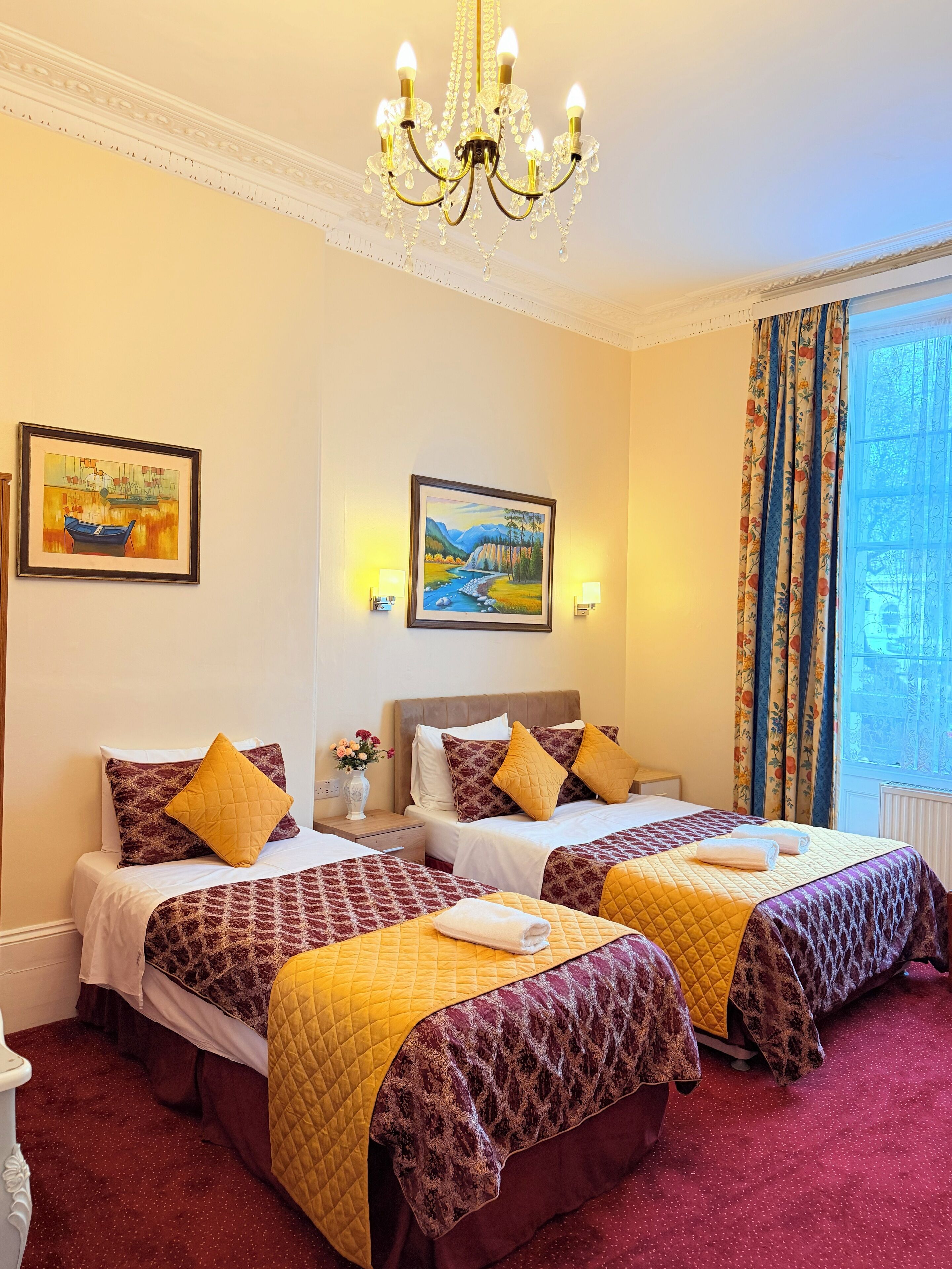 Family Room | 1 bedroom, in-room safe, soundproofing, free WiFi