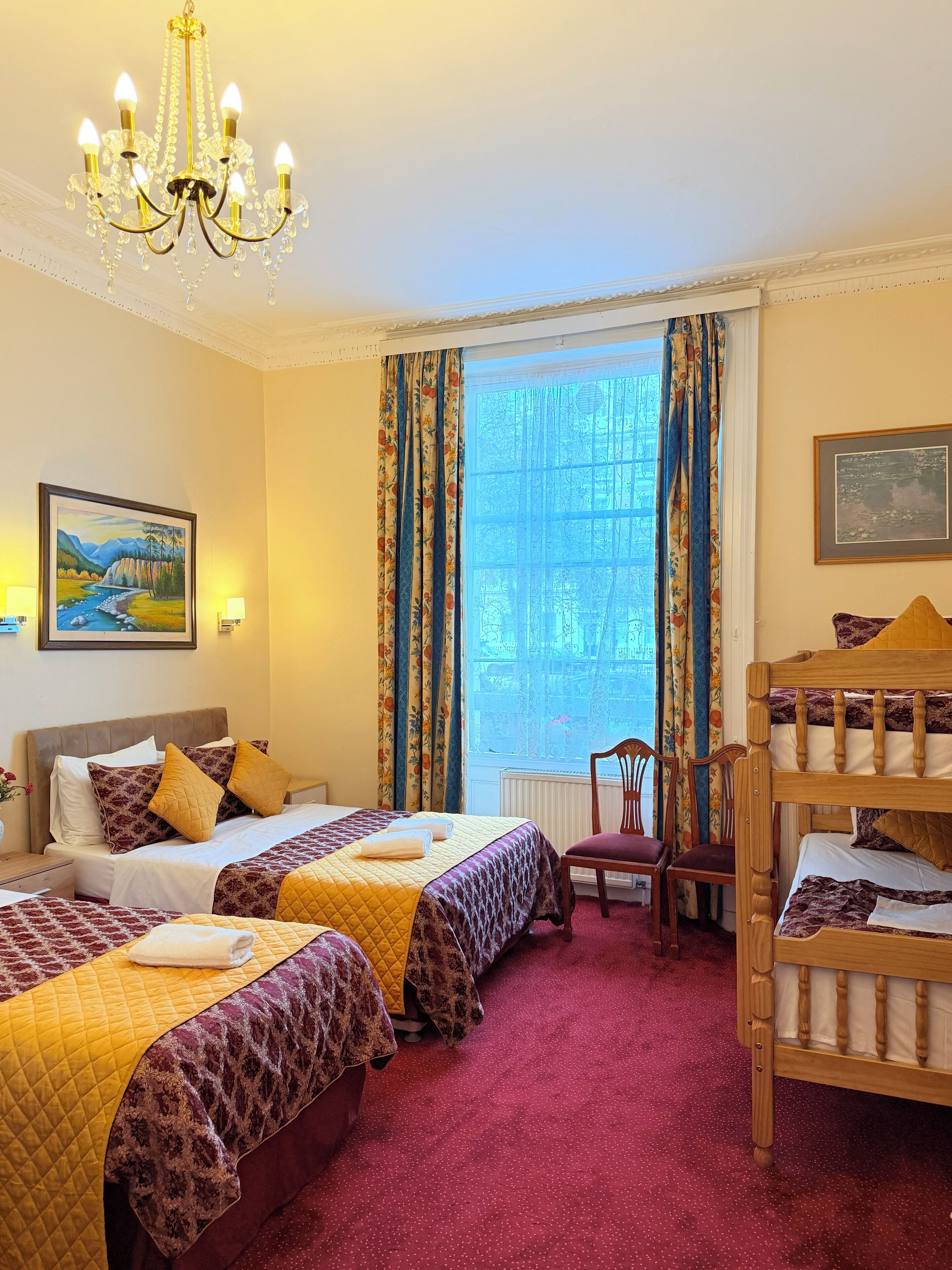 Family Room | 1 bedroom, in-room safe, soundproofing, free WiFi