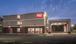 Exterior - Red Roof Inn & Suites Biloxi - Ocean Springs (Biloxi)