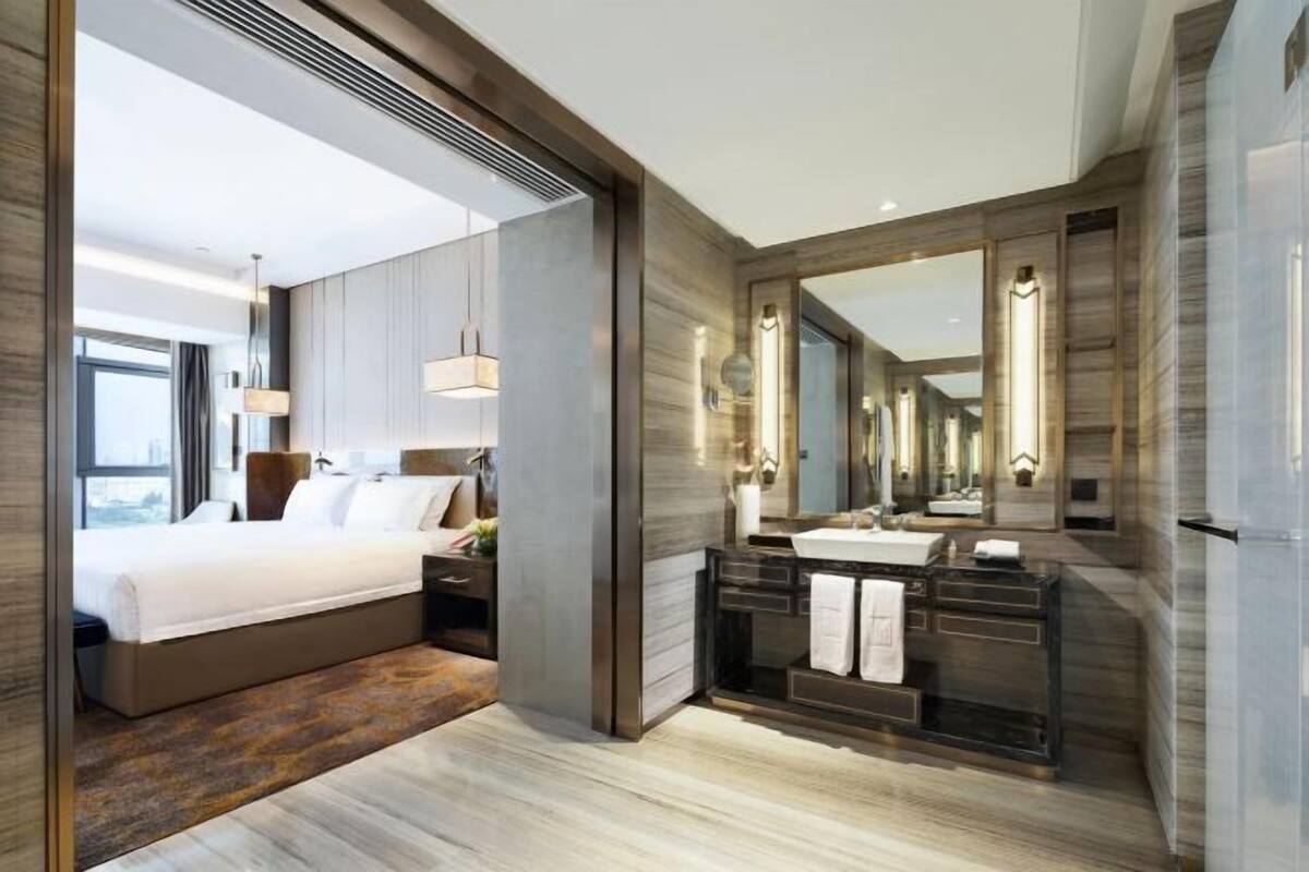 Hochwertige Bettwaren, Daunenbettdecken, Minibar, Zimmersafe