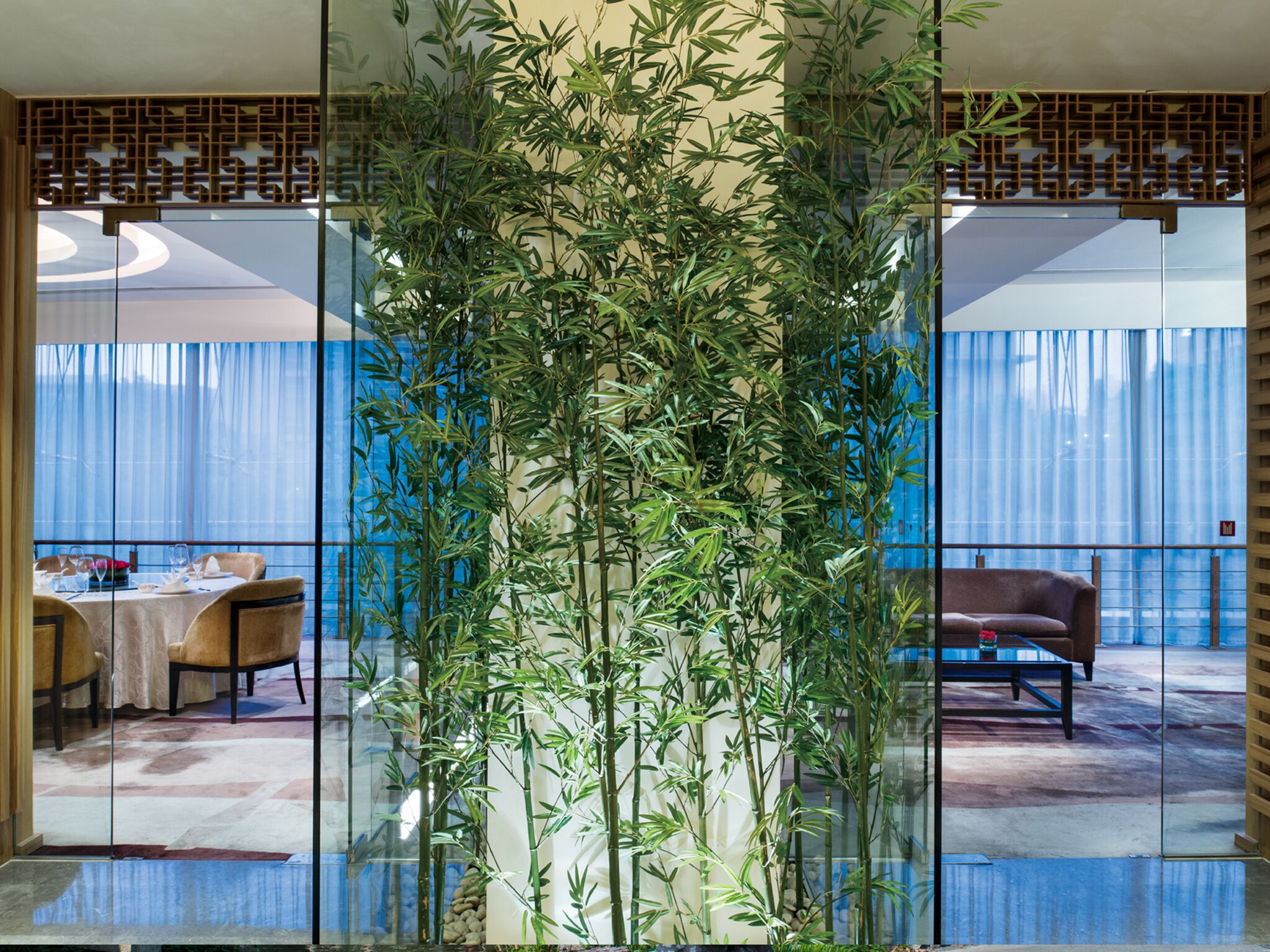 2 restaurants, breakfast, lunch, dinner served; international cuisine