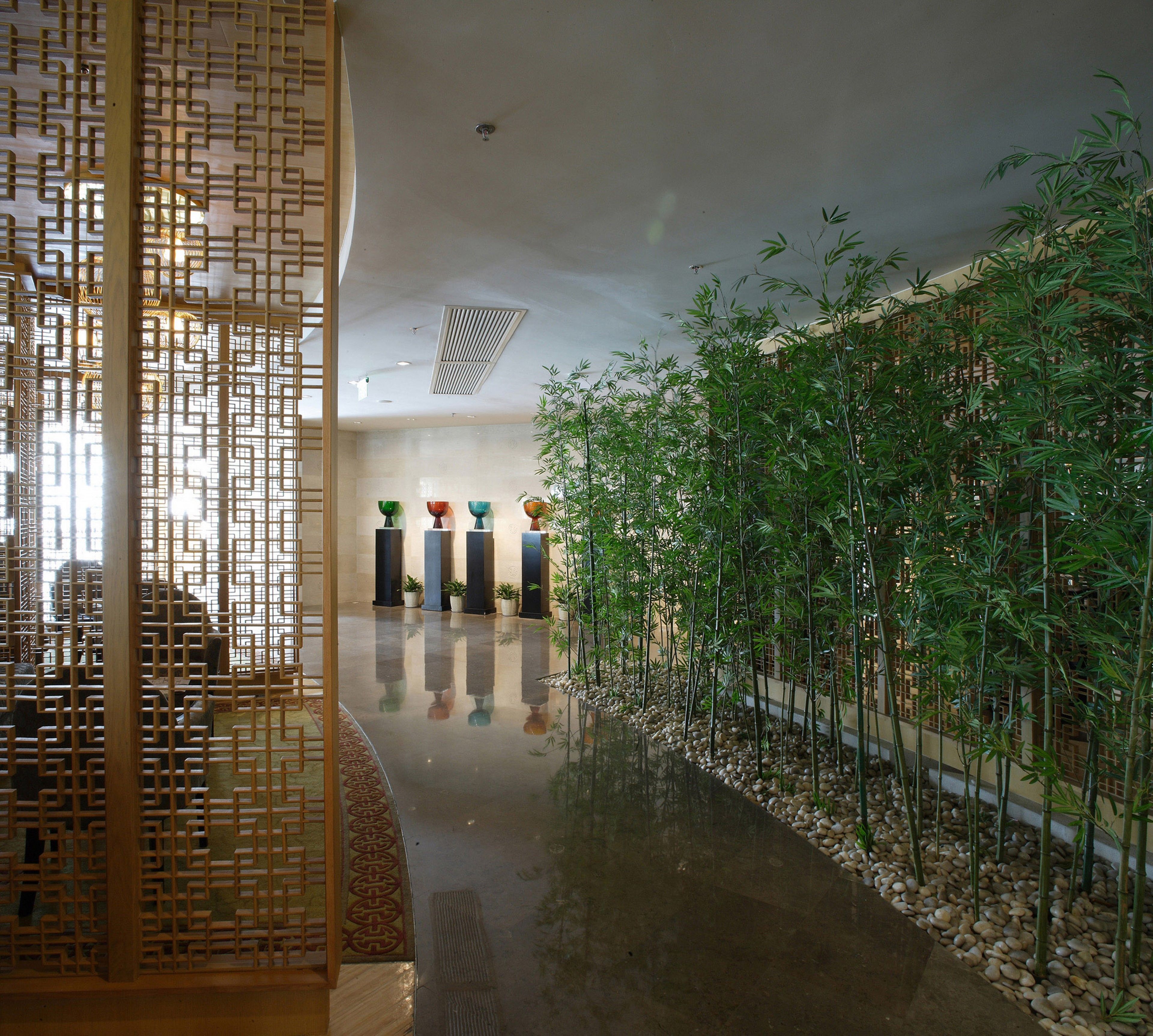 2 restaurants, breakfast, lunch, dinner served; international cuisine